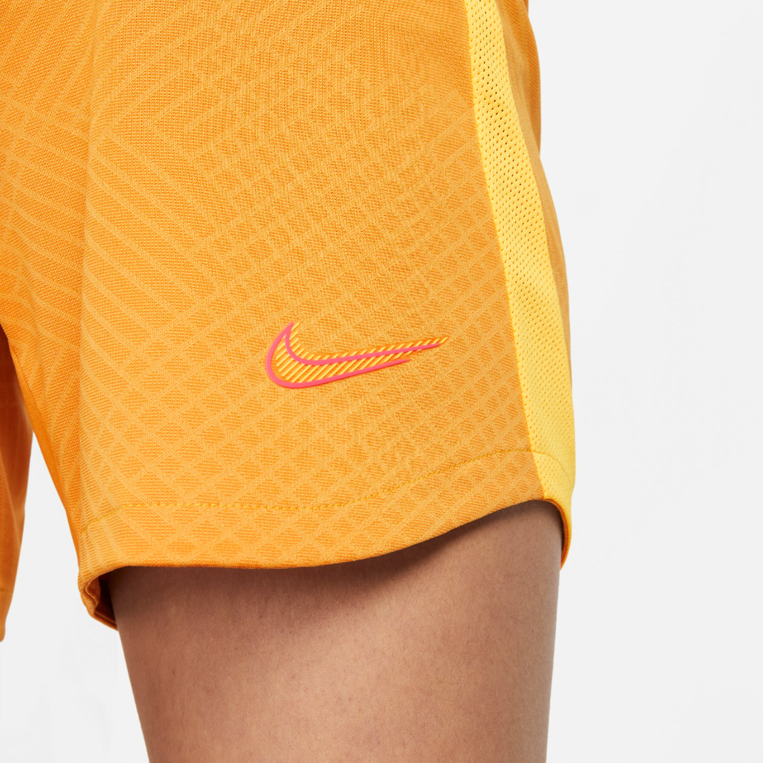 Nike Dri-FIT Strike W träningsshorts Gul