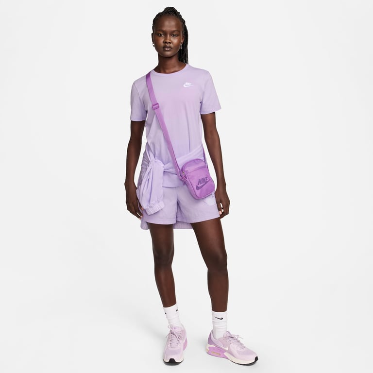 Nike Sportswear Club Essentials W t-shirt Lila