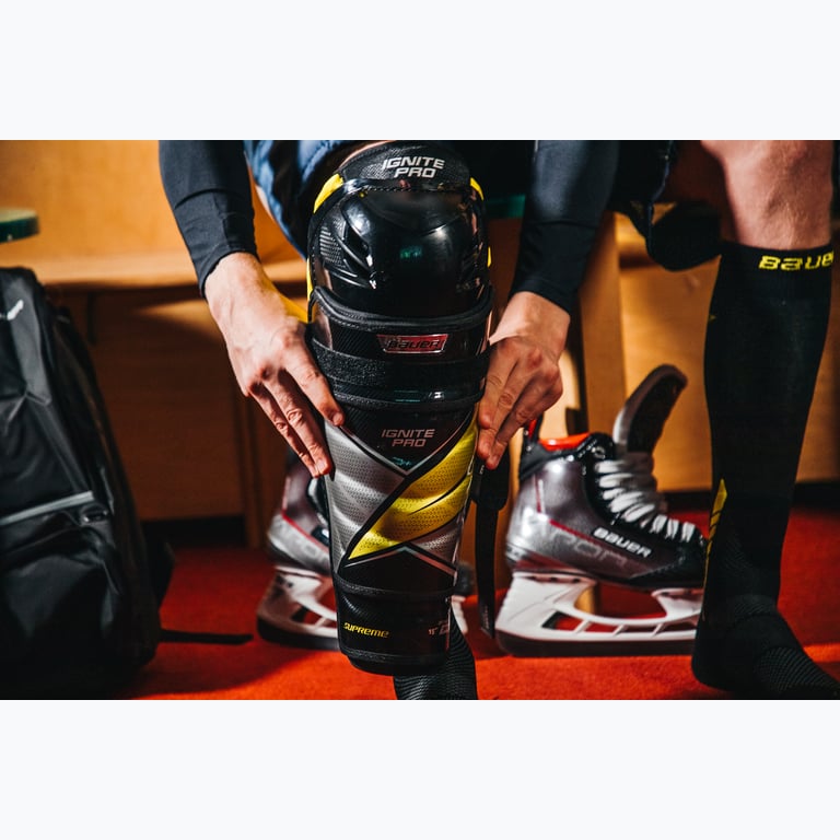 Bauer Hockey S21 Supreme Ignite Pro+ INT benskydd Svart