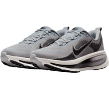 Nike VOMERO 18 LÖPARSKOR Grå