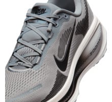 Nike VOMERO 18 LÖPARSKOR Grå