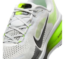 Nike VOMERO 18 LÖPARSKOR Vit