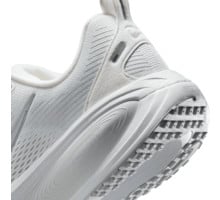 Nike VOMERO 18 LÖPARSKOR Vit