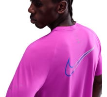 Nike ENERGY STRIDE SS TOP LÖPARTSHIRT Lila