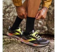 Feetures MERINO 10 ULTRA LIGHT MINI CREW LÖPARSTRUMPOR Svart