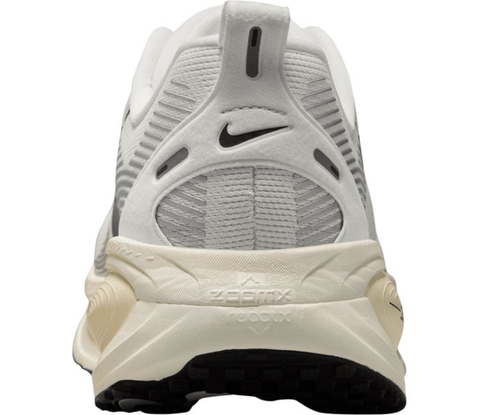 Nike VOMERO 18 LÖPARSKOR Vit