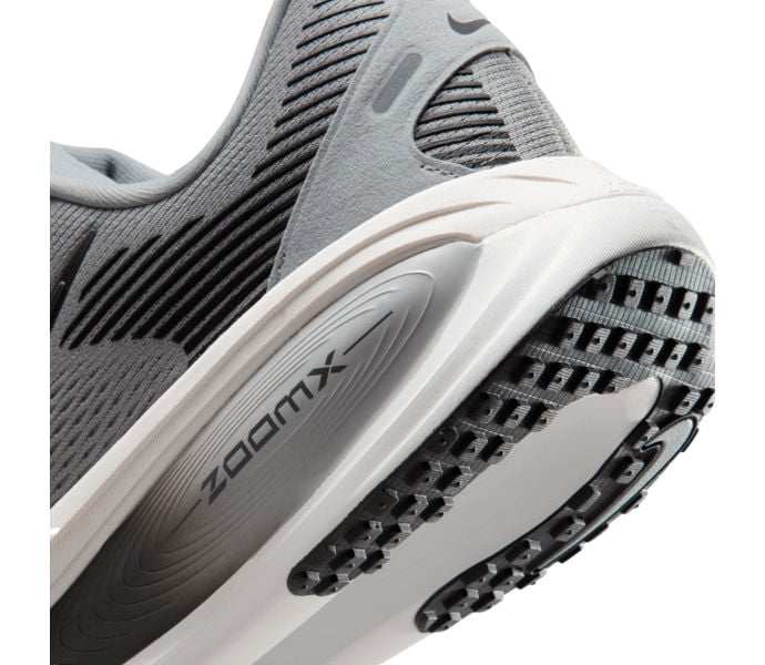 Nike VOMERO 18 LÖPARSKOR Grå