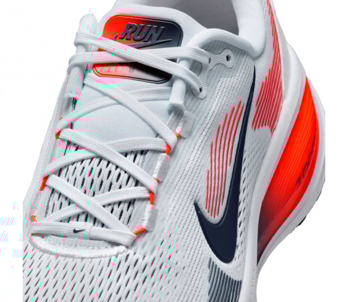 Nike VOMERO 18 LÖPARSKOR Vit