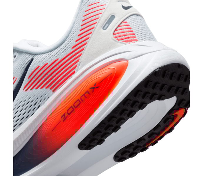 Nike VOMERO 18 LÖPARSKOR Vit