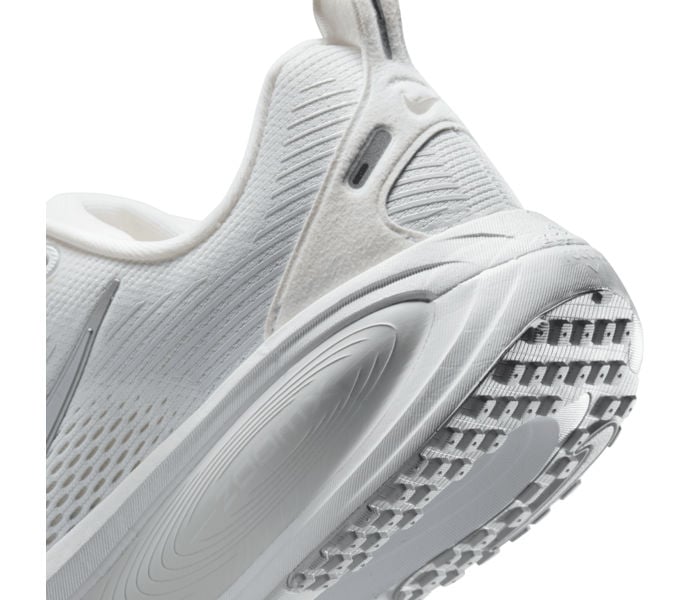 Nike VOMERO 18 LÖPARSKOR Vit