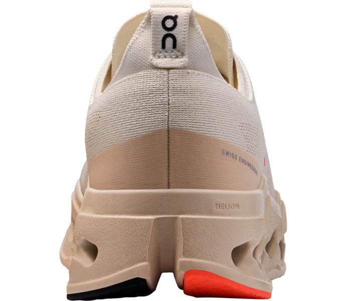 ON CLOUDSURFER MAX LÖPARSKOR Beige