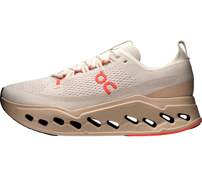 ON CLOUDSURFER MAX LÖPARSKOR Beige
