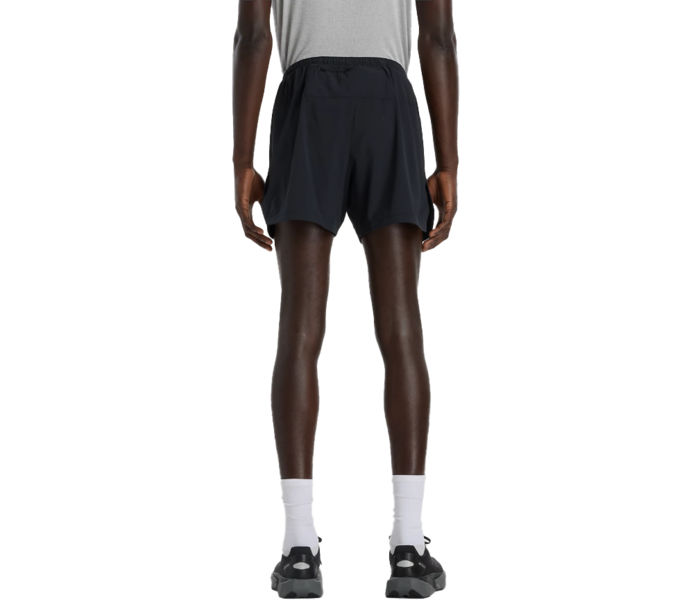 New Balance ATHLETICS RUN 5" LÖPARSHORTS Svart