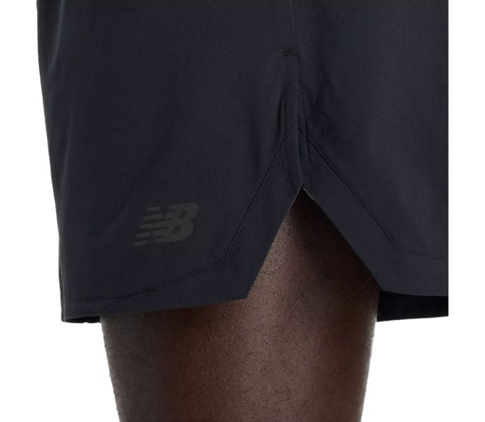 New Balance ATHLETICS RUN 5" LÖPARSHORTS Svart