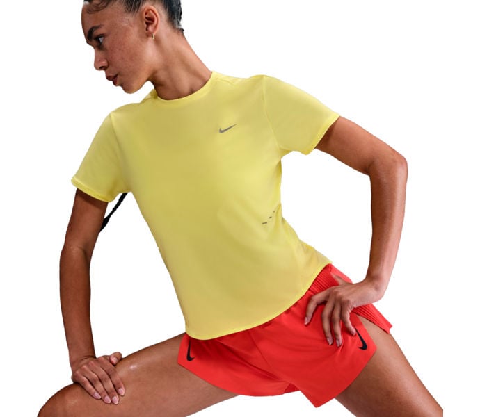 Nike SWIFT DRI-FIT SHORT SLEEVE LÖPAR T-SHIRT Gul