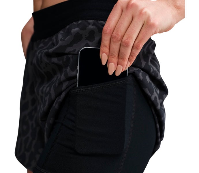 Nike SWIFT WOMENS DRI-FIT MID-RISE LÖPARSHORTS Svart